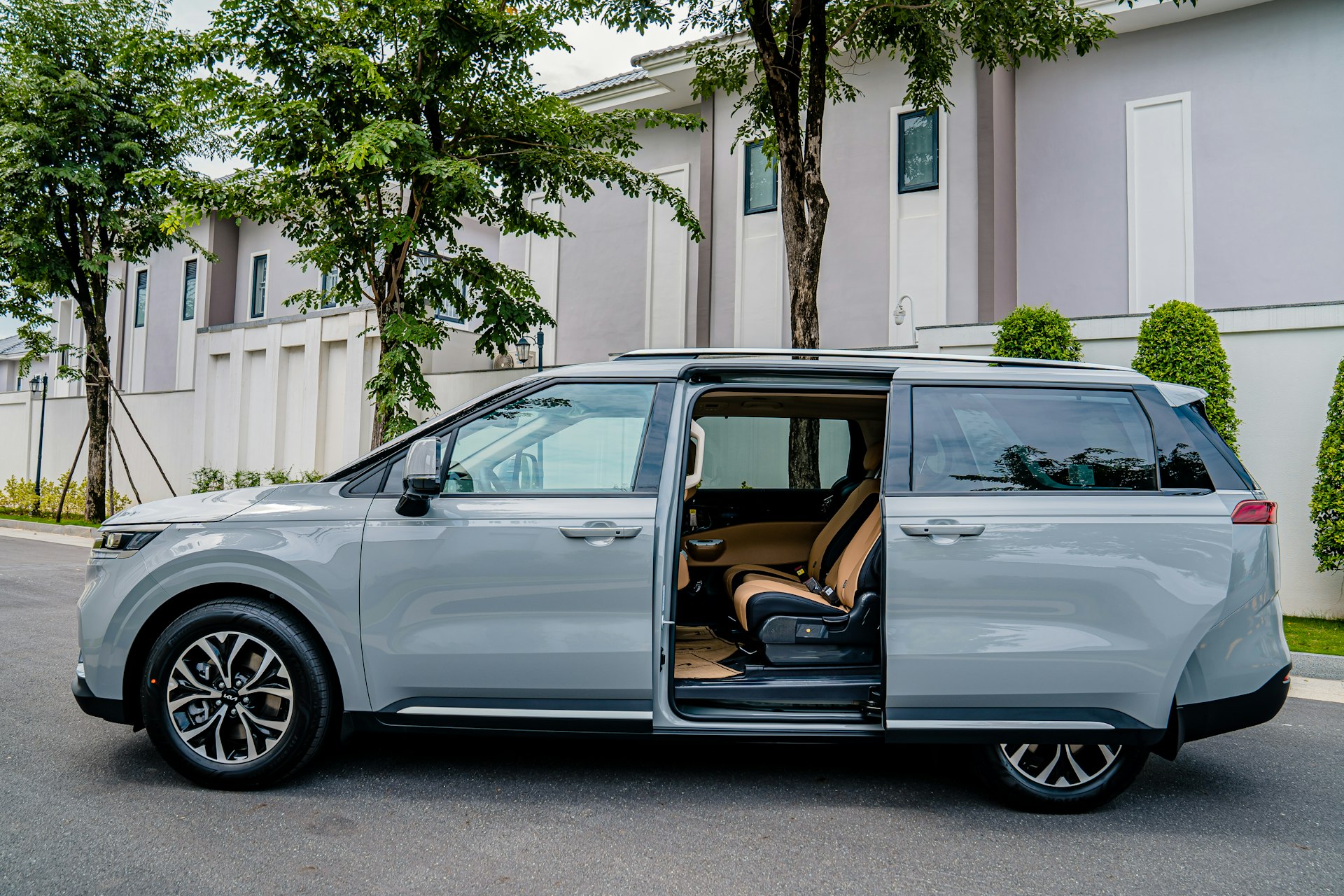 LaviTrip fleet vehicles